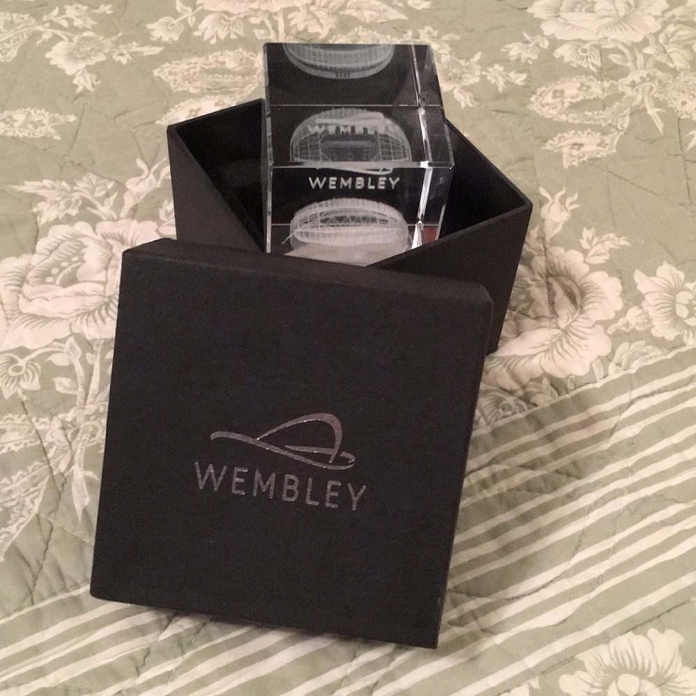 Wembley Stadium 🏟 paperweight